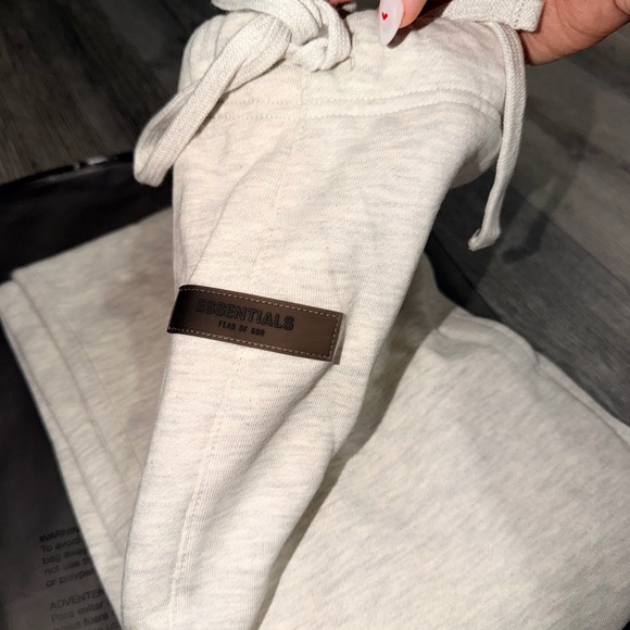Fear of God Essentials Relaxed Sweatpants 'Light Oatmeal' Small - Picture 3 of 10